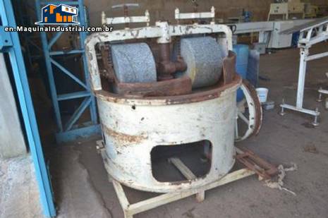 Stone melanger for chocolate 310 liters