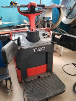 Electric pallet truck Linde