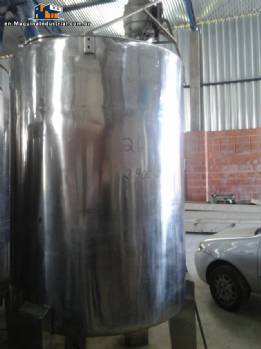 Stainless steel tank with simple shirt and mixer