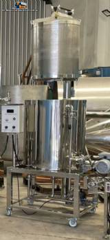 Single Vessel brewing tank for mashing, recirculation, clarification, and boiling of craft beers.