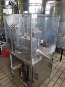 Liquid sealing filling machine in Milainox cups