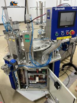 Rotary filling machine with Bramak açaí jar capping sealer
