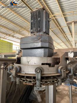 Leg cutter paw cutter Chicken leg cutter 12,000 chickens per hour Marel Stork