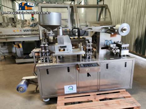 Automatic blister machine for thermoforming blister packs of tablets and capsules