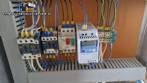 Labeling machine with steam sleeve tunnel and bottle baler