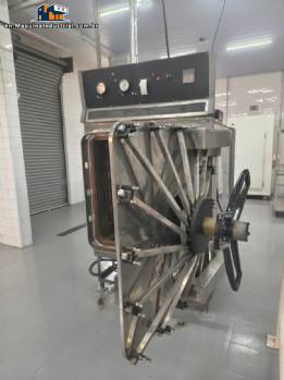 Industry for the manufacture of autoclaved natural pet food in jars and cans, 3 tons per day. Industry for the manufacture of autoclaved natural pet food in jars and cans, 3 tons per day.